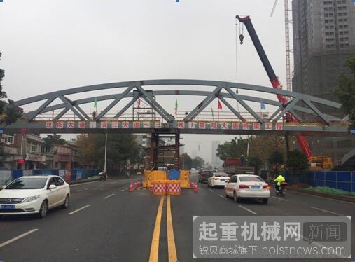 汉阳大道市民过街“安全桥”完成施工任务