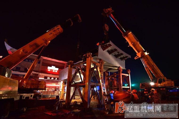 吉首建新路人行天桥完成主墩平台吊装施工